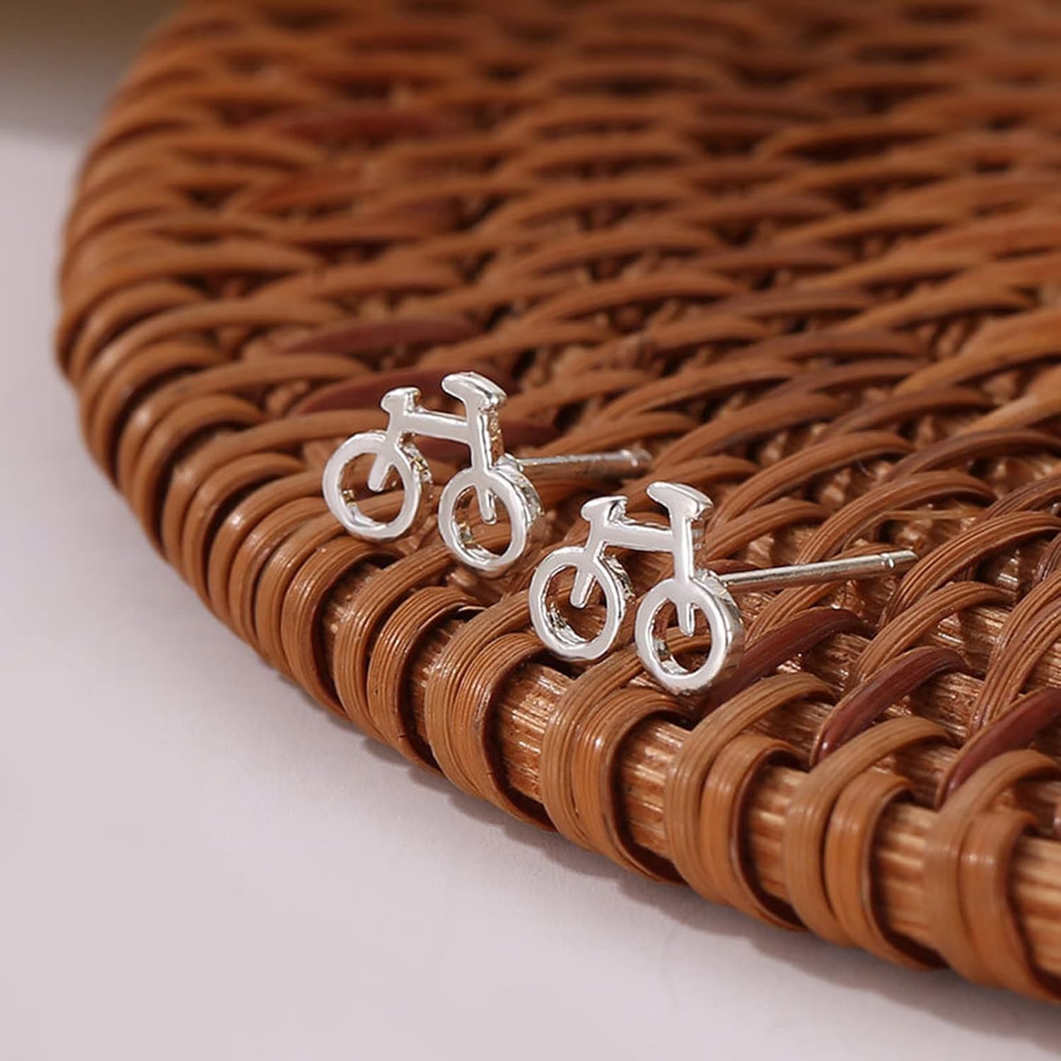 Boho Mini Bicycle Stud Earrings Silver Cartilage Tragus Cute Bicycle Tiny Unique Pin Wedding Earrings Bridal Jewellery Gifts for Women and Girls, Alloy Steel – Bild 5