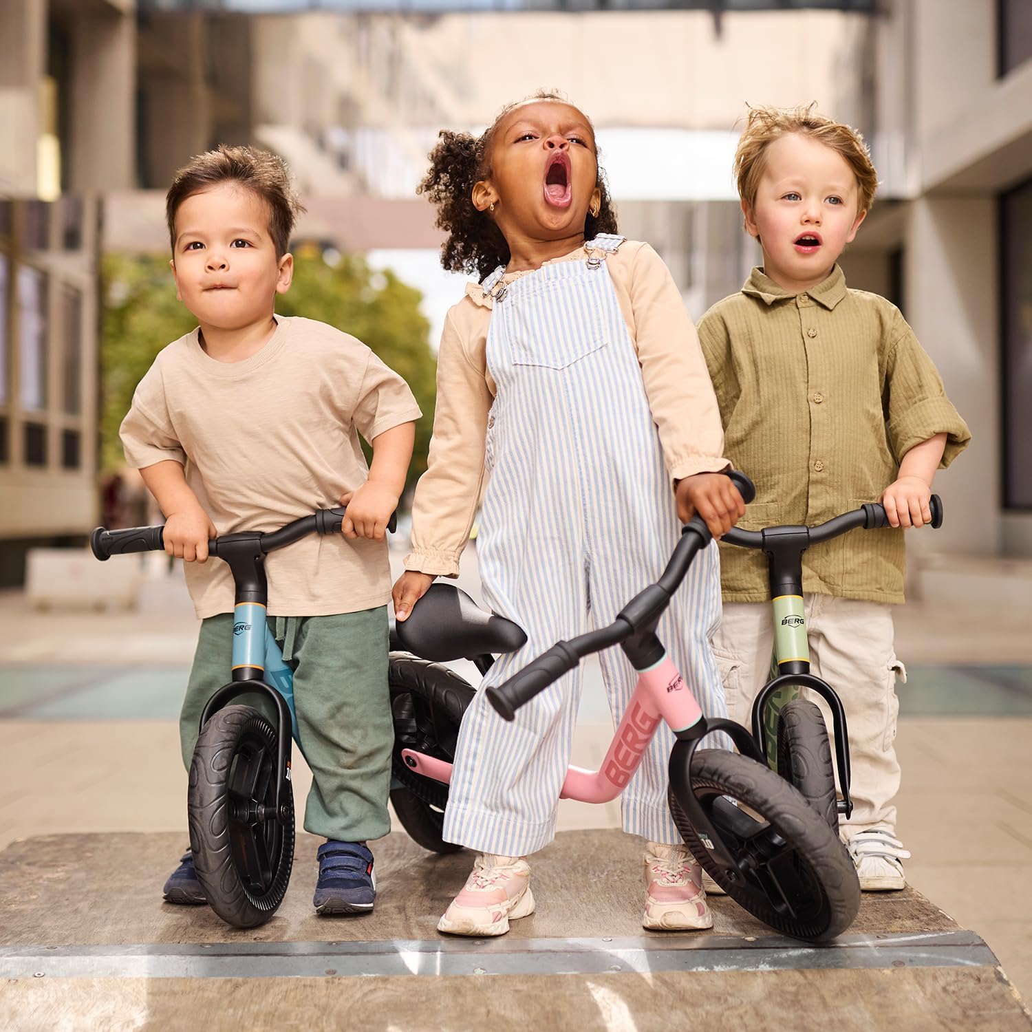 Berg MOOV 10 Balance Bike from 2 Years, 10 Inch Balance Bike up to 30 kg, Steering Wheel and Saddle Height Adjustable, Safe and Ultralight Walking Bike for Boys and Girls – Bild 10