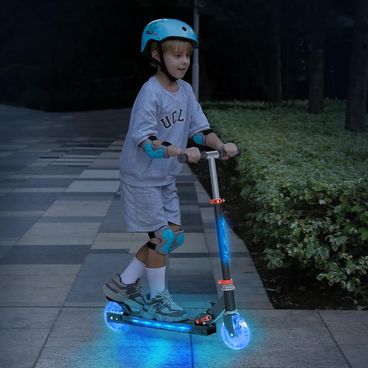 TONBUX Children's Scooter with Cool Illuminated Poles, Wheels and Deck, 3 Levels Height Adjustable Children's Scooter, Foldable Lightweight Scooter Children from 5 to 12 Years – Bild 6